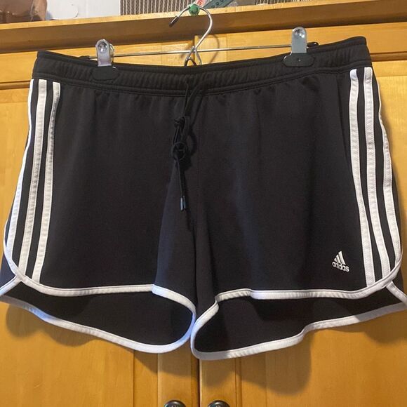 Adidas athletic shorts size XL - Picture 3 of 4
